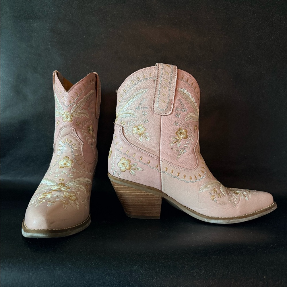 Dingo Blush Embroidered Heeled Boots
